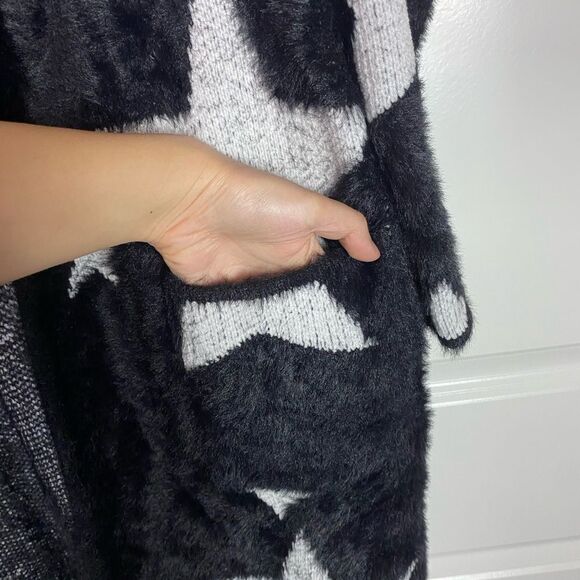 Torrid Hooded fuzzy Star Cardigan Black & White, Pockets, Stretch size 3… - Picture 10 of 16